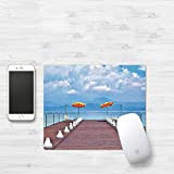 Tappetino Mouse Gaming [32 x 25 cm],Vista sul mare, ombrelloni luminosi e lettini su un molo sul lag,Con Impermeabile Antiscivolo ...